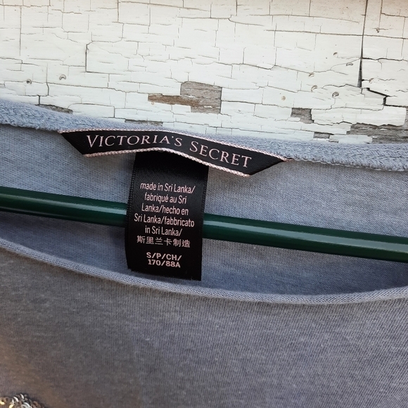 🌟 Victoria's Secret Angel tee size small - Picture 3 of 3